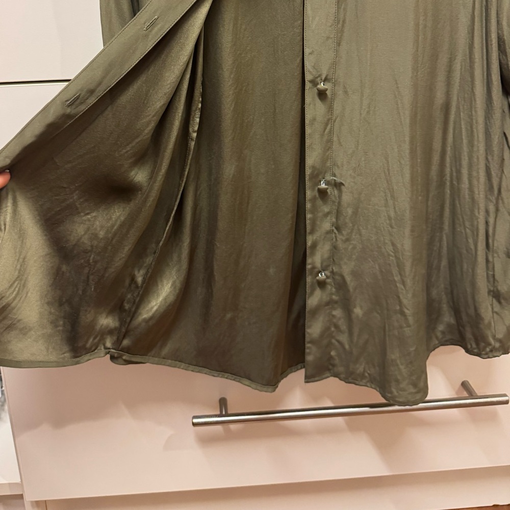 FRAME 100% silk blouse with bell sleeves with a slit, olive, size XS - Picture 10 of 17